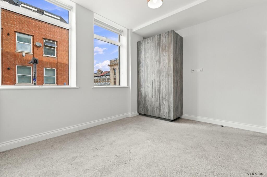 Apartment in Ilford - View 5