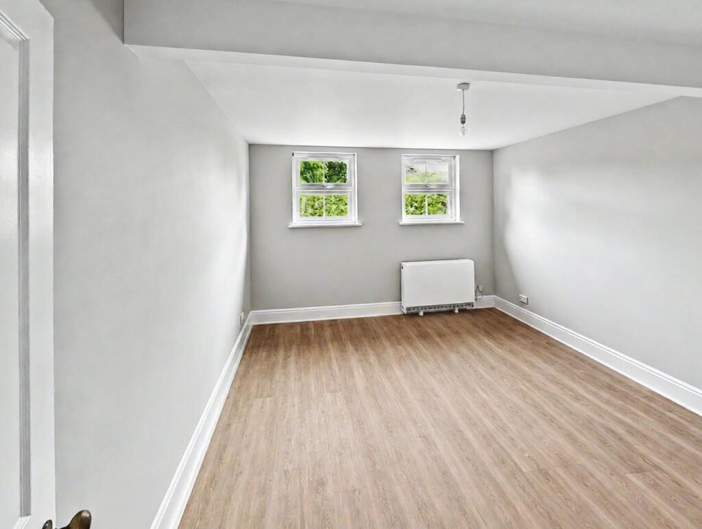 Apartment in Reading - View 5