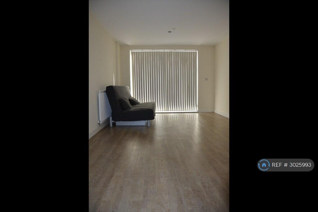 Apartment in Kingston upon Thames, Norbiton - View 3