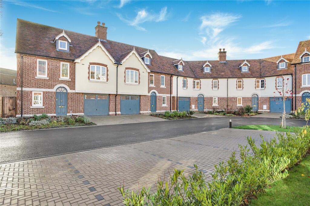 St Peters Mews. The Parade, Marlborough, Wiltshire, SN8 photo 2