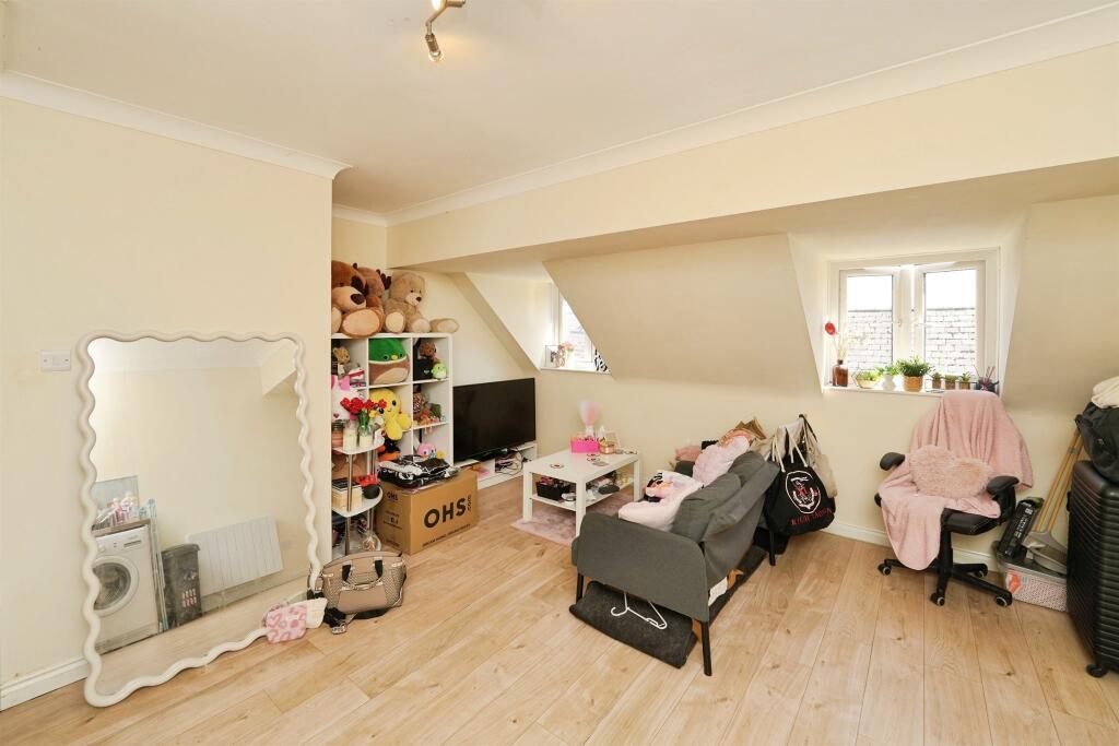 Apartment in Newport - View 5