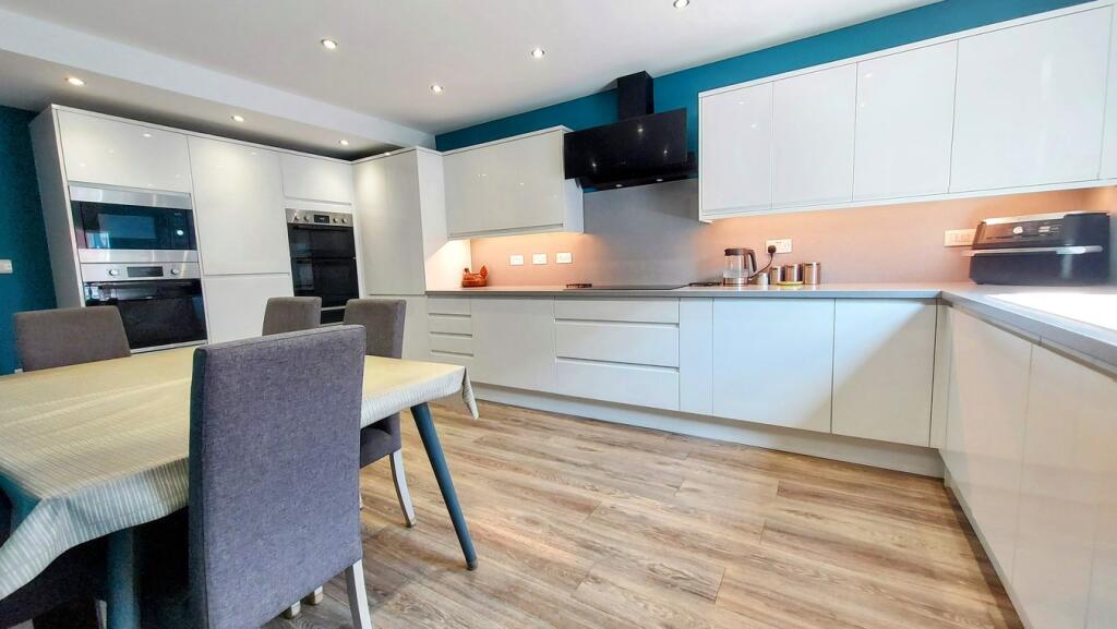 Holloway Avenue, Bourne, PE10 photo 2
