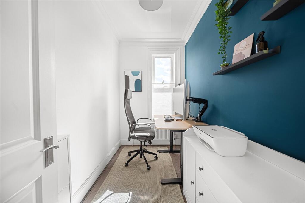 Apartment in London - More