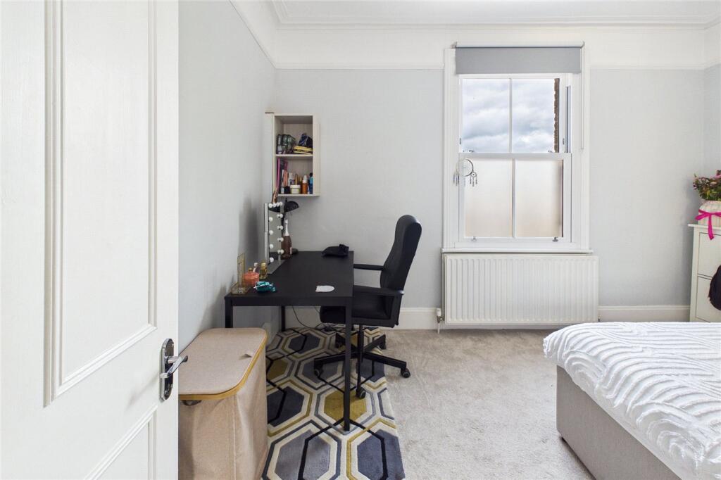 Apartment in London, Streatham - More