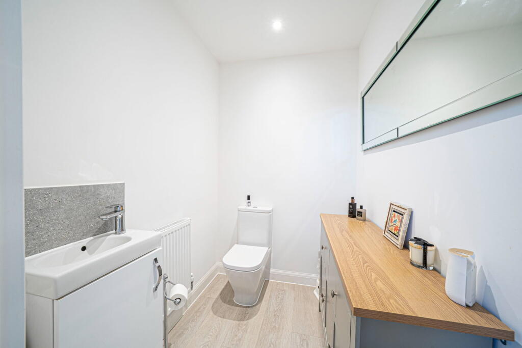 House in Basingstoke and Deane, Overton - View 5