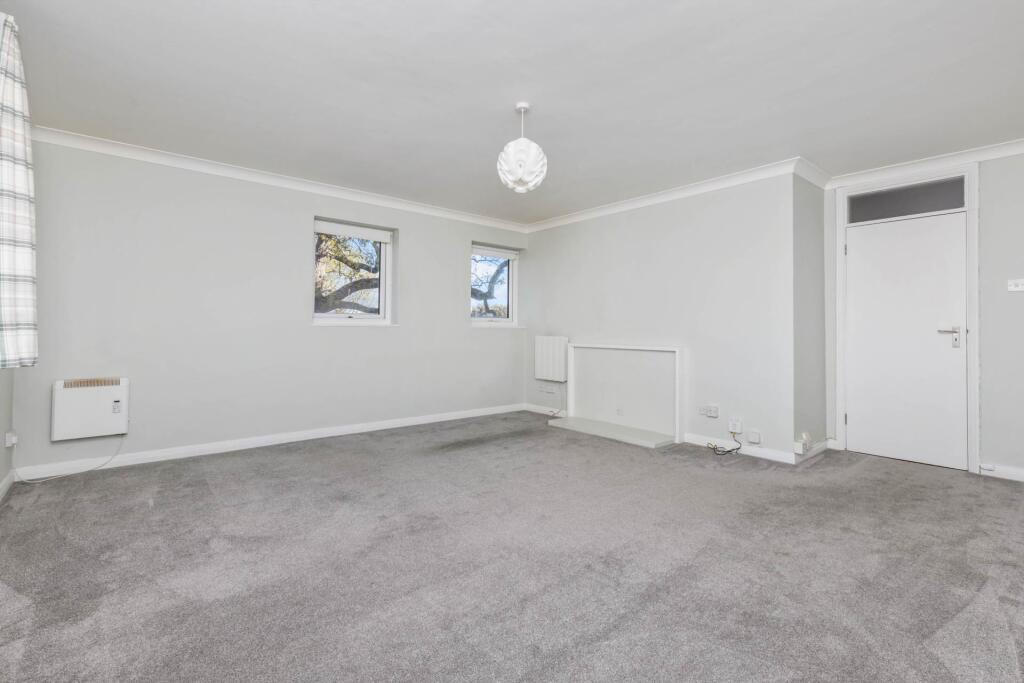 Apartment in Worthing, West Sussex - View 4