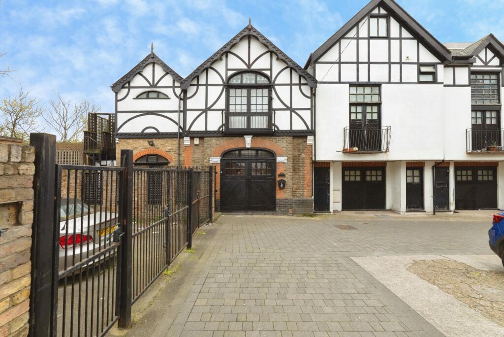 Main image of property: York Mews, Ilford, IG1