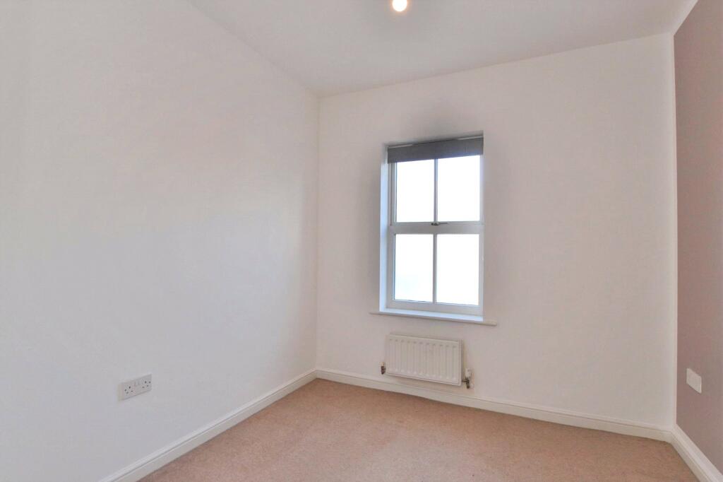 Apartment in Gloucester - View 5