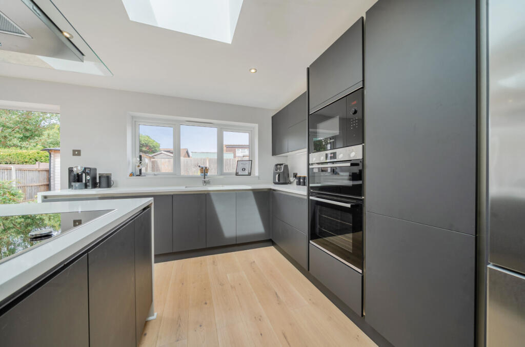 House in Bromley - View 5