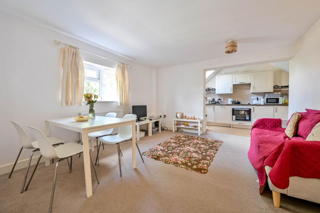 Apartment in Guildford, Park Barn - View 2
