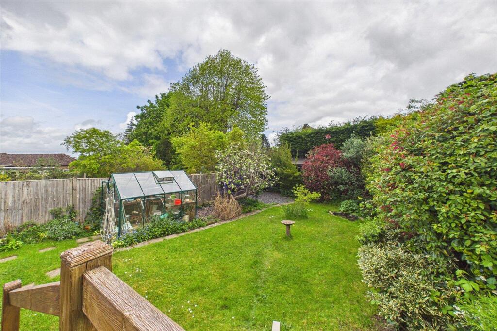 Heathcote Drive, East Grinstead, West Sussex photo 4