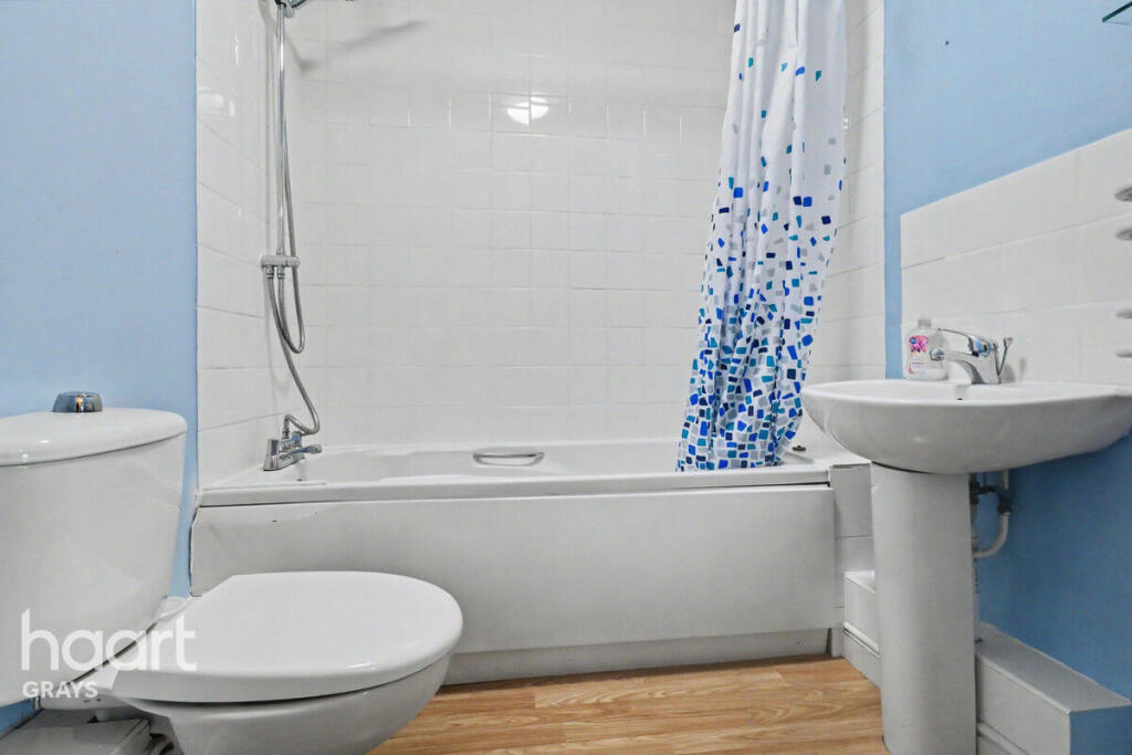 1-bed flat on Caspian Way, Purfleet, £170,000