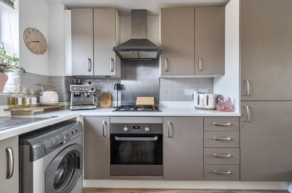 Apartment in Chichester, Tangmere - View 5
