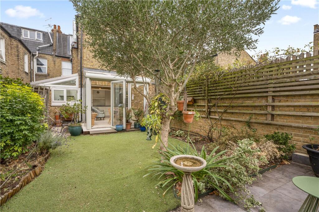 Apartment in London - View 3
