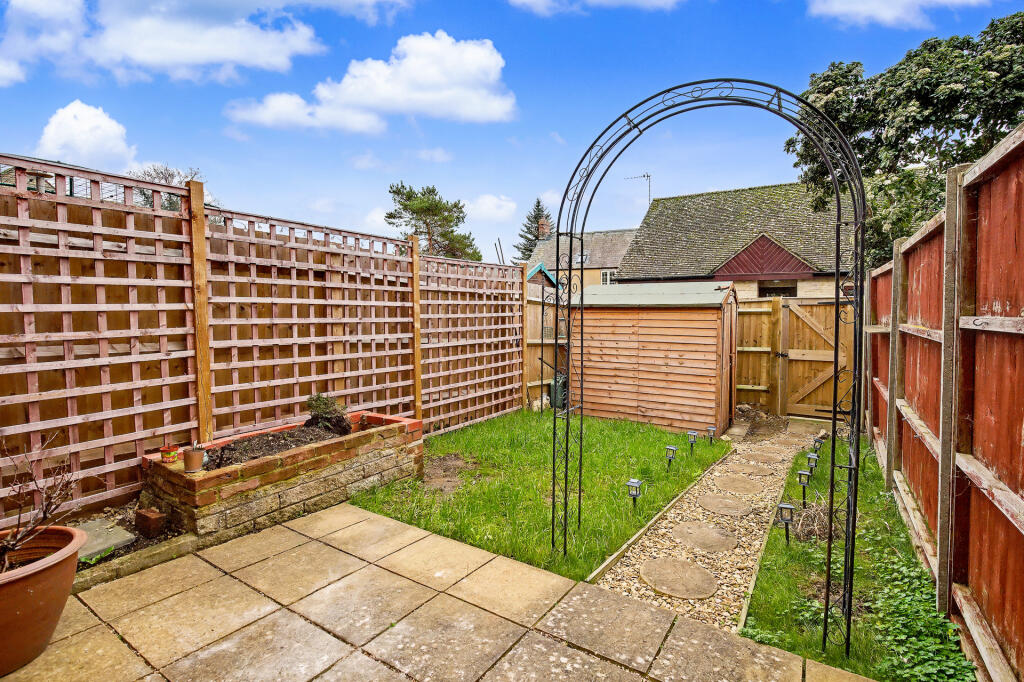 Clover Place, Eynsham, Witney, Oxfordshire photo 3