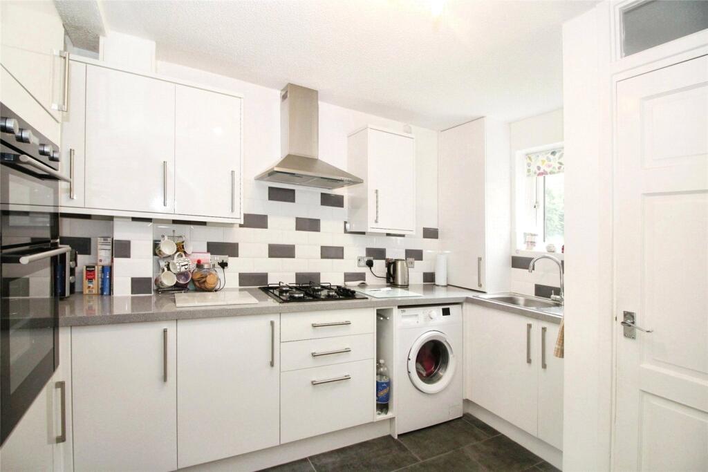 House in Chatham, Wayfield - More