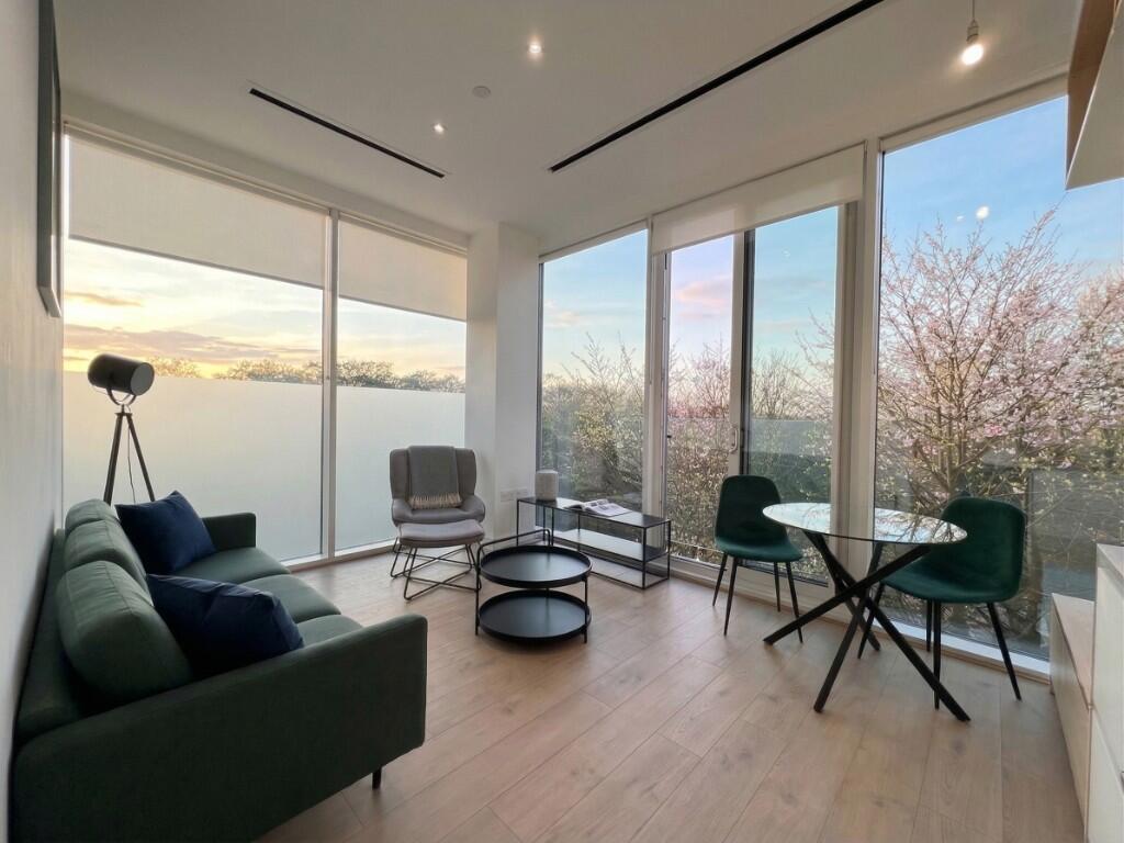 Main image of property: Great West Road, London, TW8