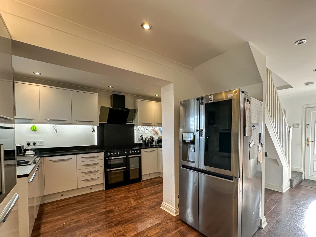 House in Pensby, Liverpool City Region - More