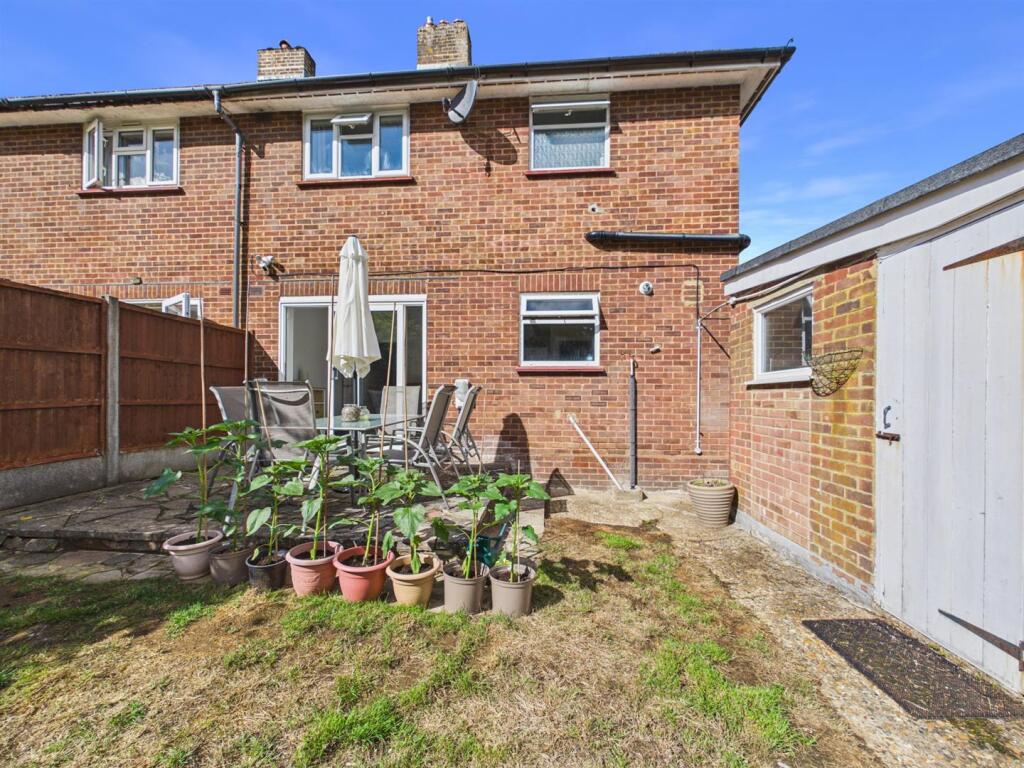 House in Croydon - More