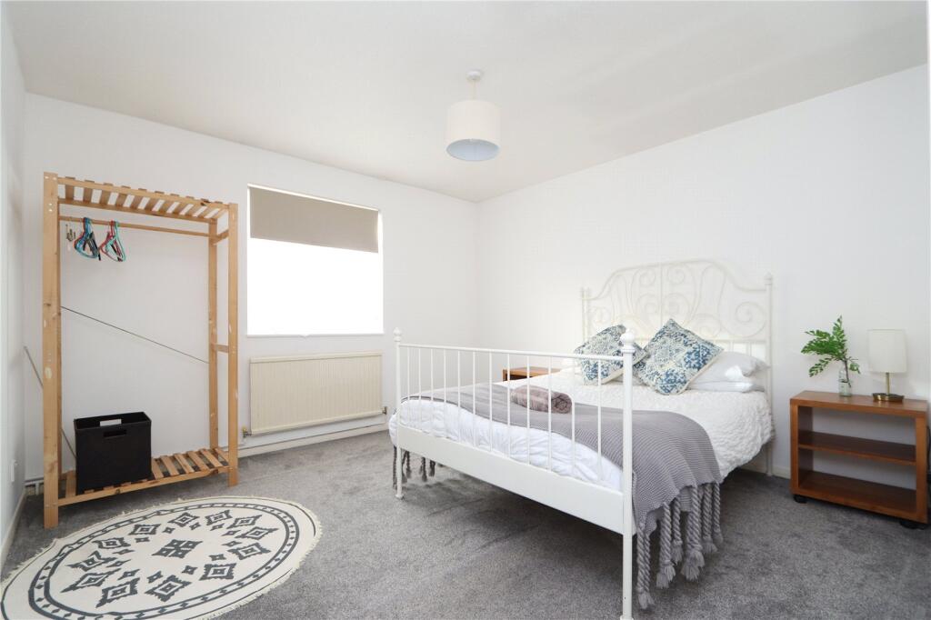 Wandsworth Place, Bradwell Common, Milton Keynes, Buckinghamshire, MK13 photo 3