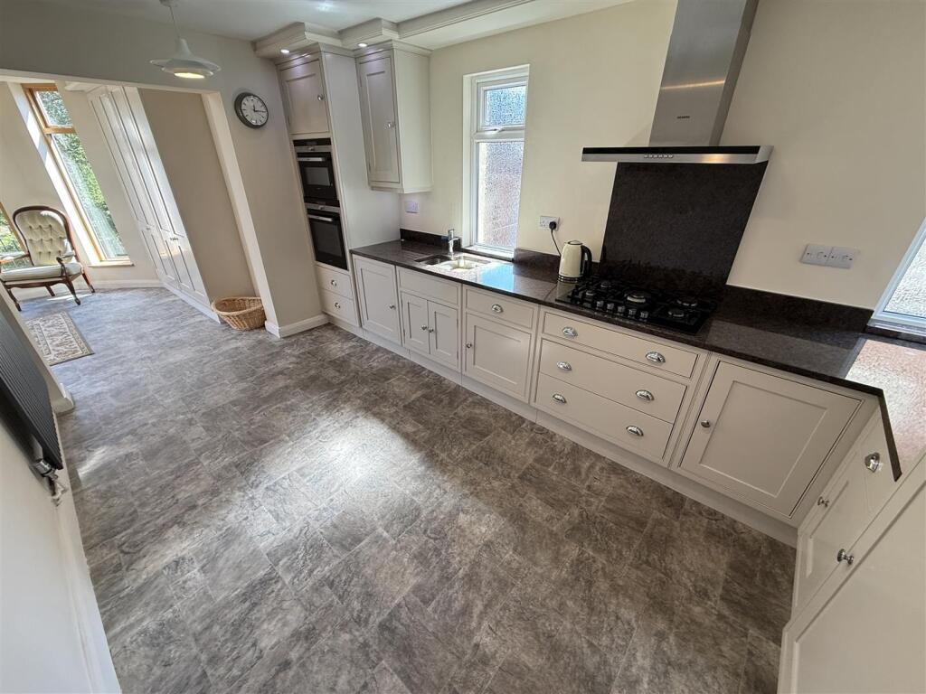 House in Wirral, Liverpool City Region - View 3