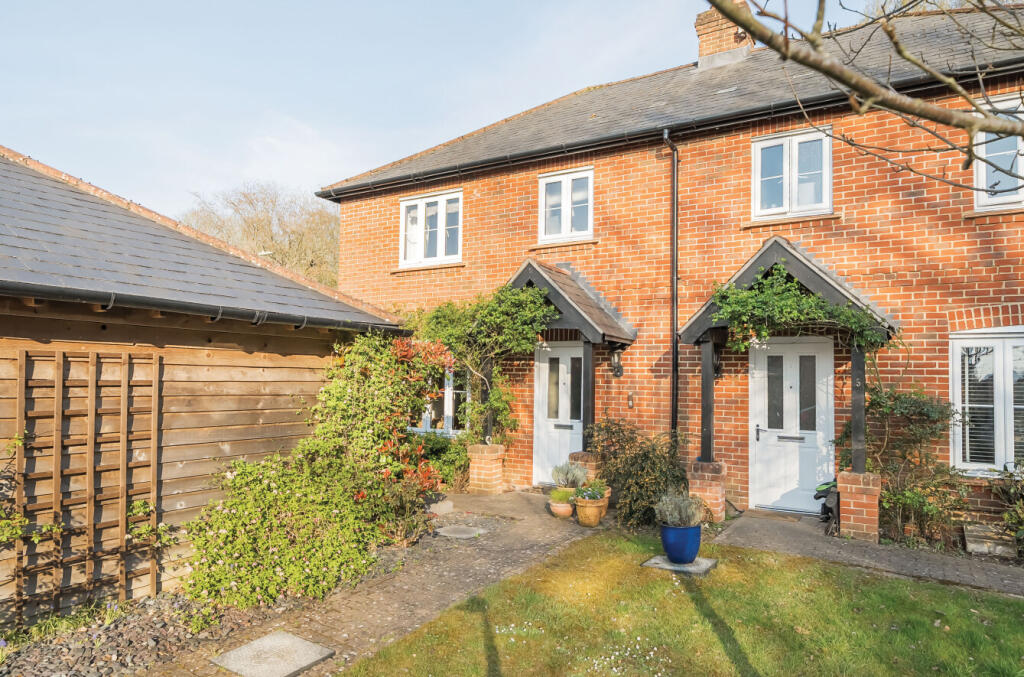 3-bed semi-detached on Bakeland Gardens, Alresford, Hampshire, SO24, £510,000