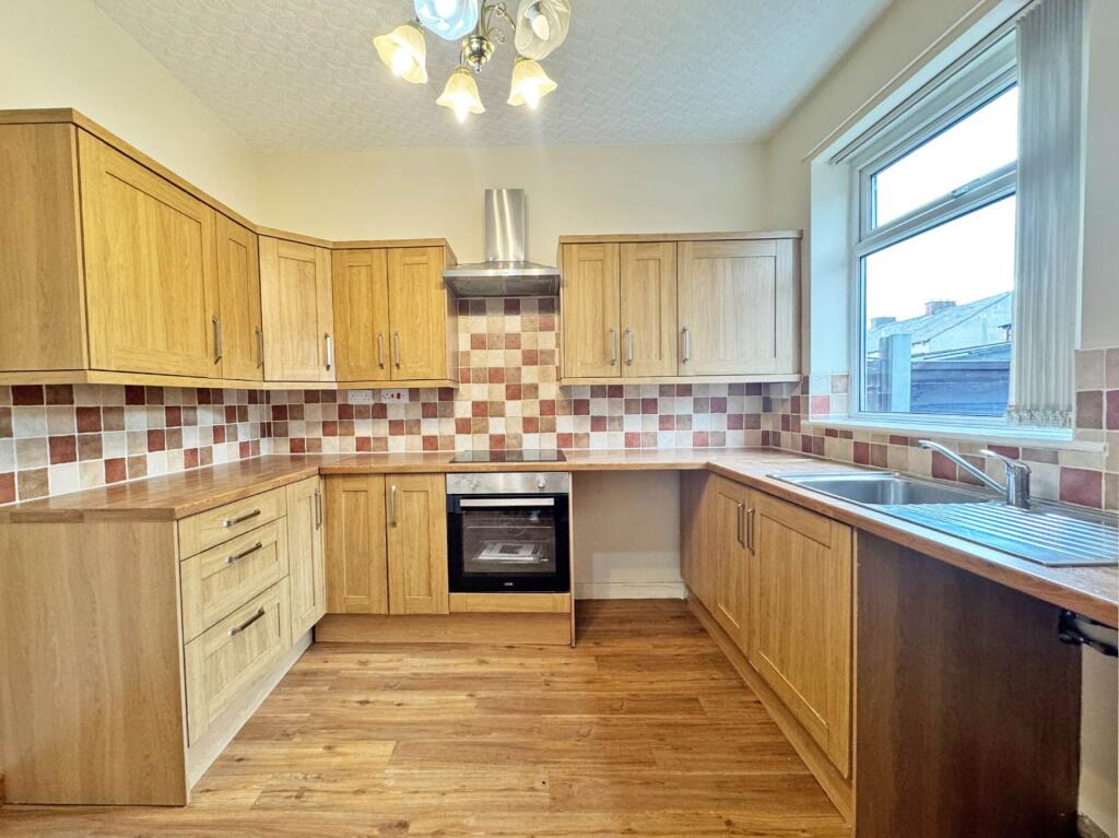 House in Oldham, Greater Manchester - View 5
