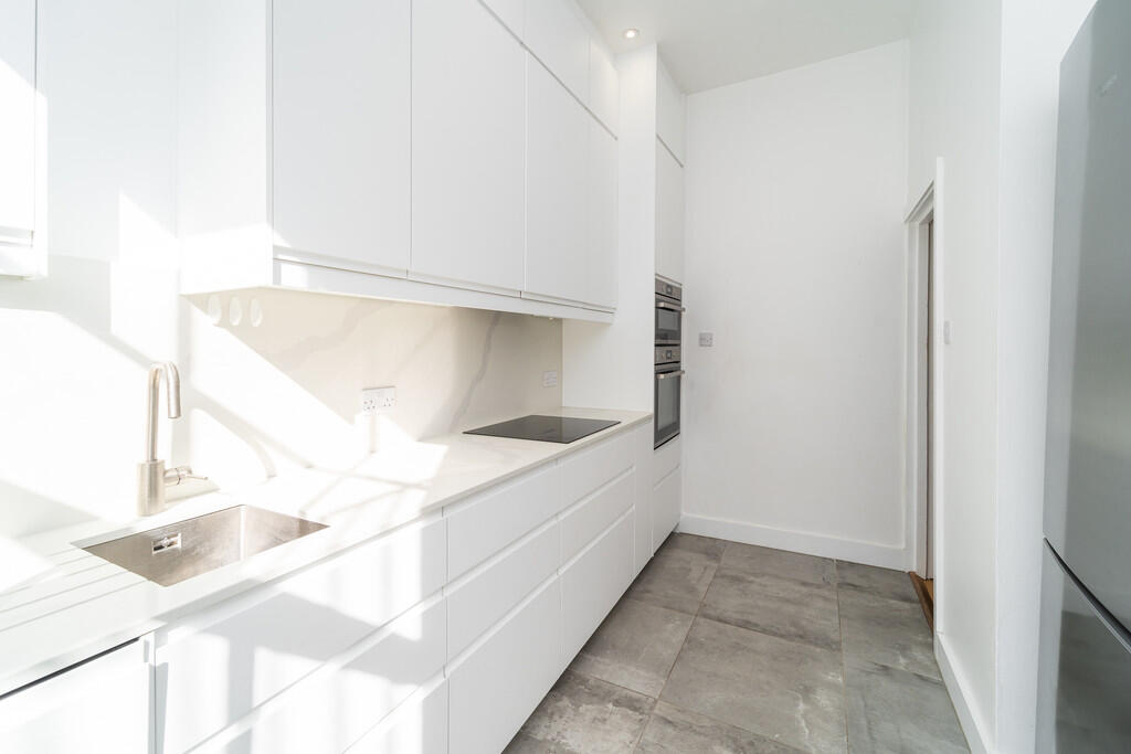 Apartment in London - View 5