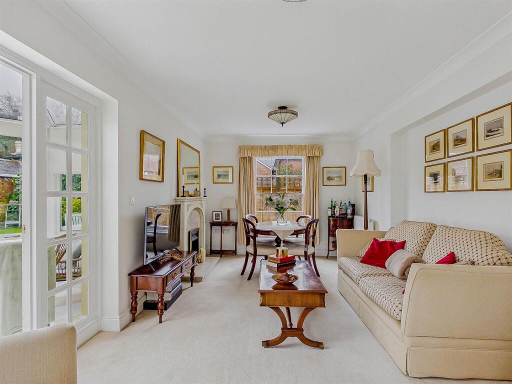 Royal Oak Gardens, Malvern - More