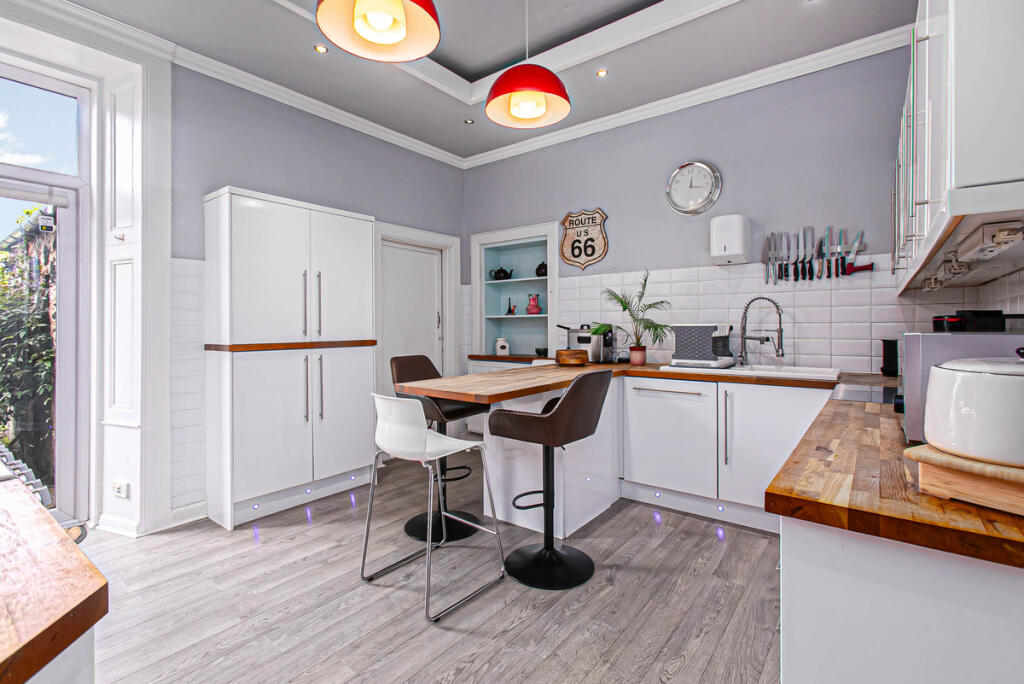 House in Kirkcaldy, Linktown - More
