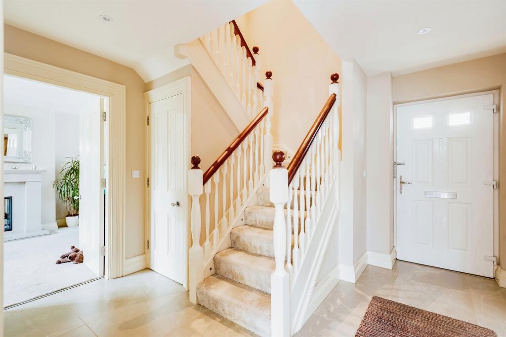 House in West Oxfordshire, Carterton - More