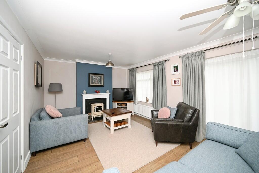 Roper Close, Hilmorton, Rugby photo 3