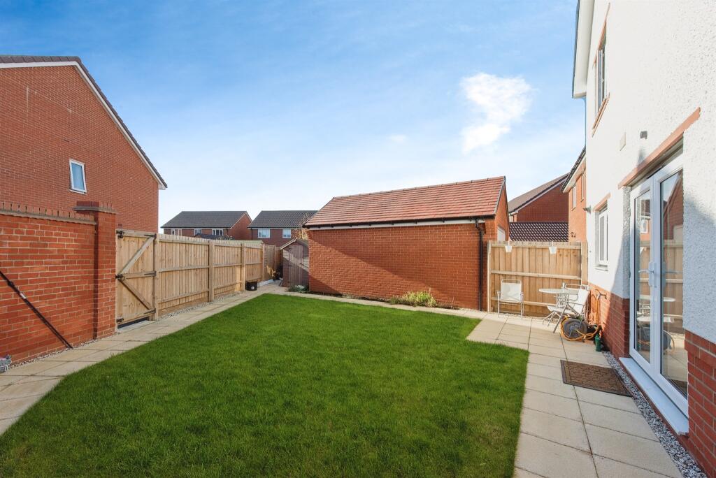 Daffodil Close, Stowupland, Stowmarket photo 4
