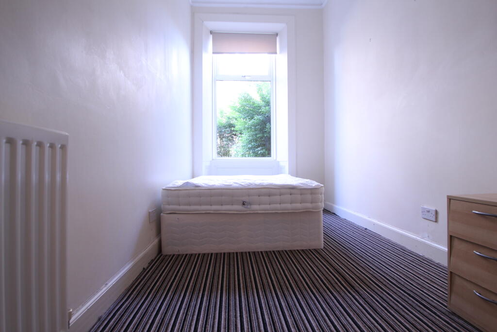 Apartment in Glasgow, Waverley Park, Shawlands - View 5