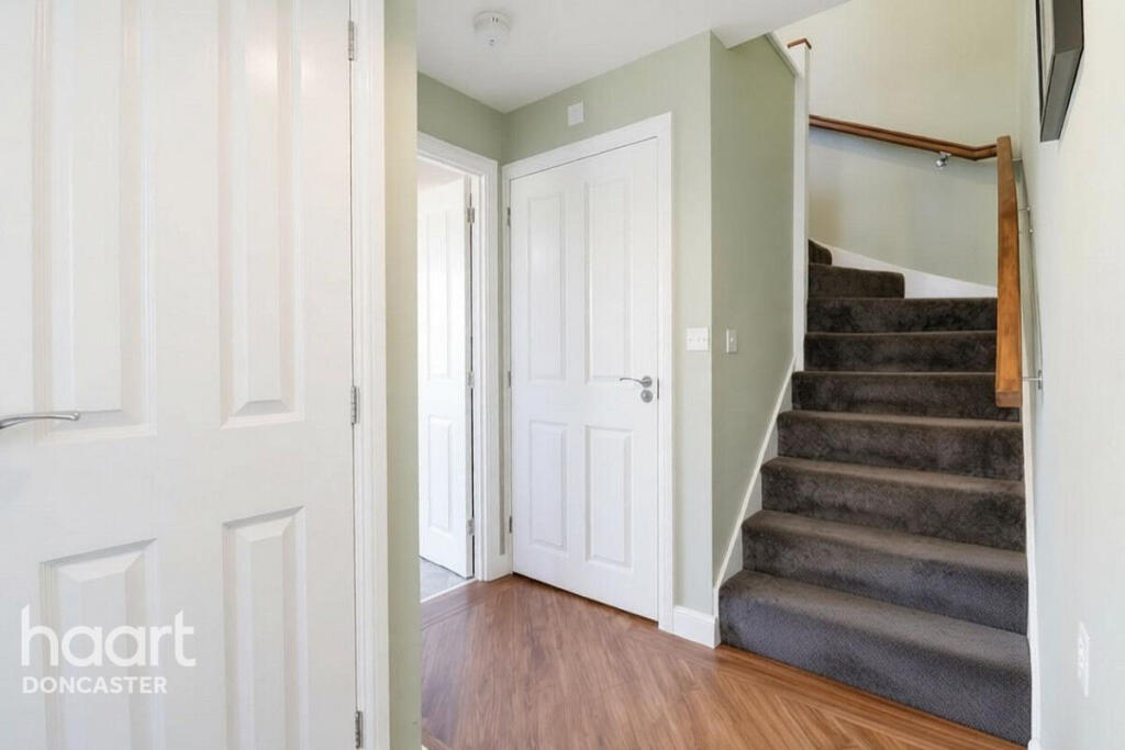 House in Wakefield, Outwood - View 5
