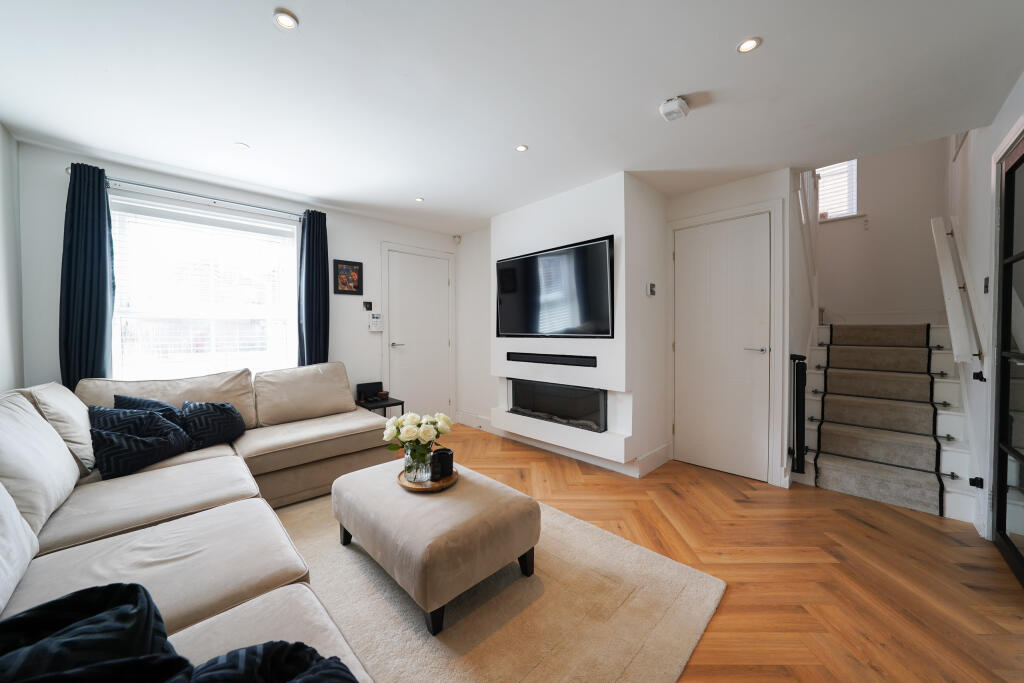 House in Blaby, Thorpe Astley, Braunstone - More