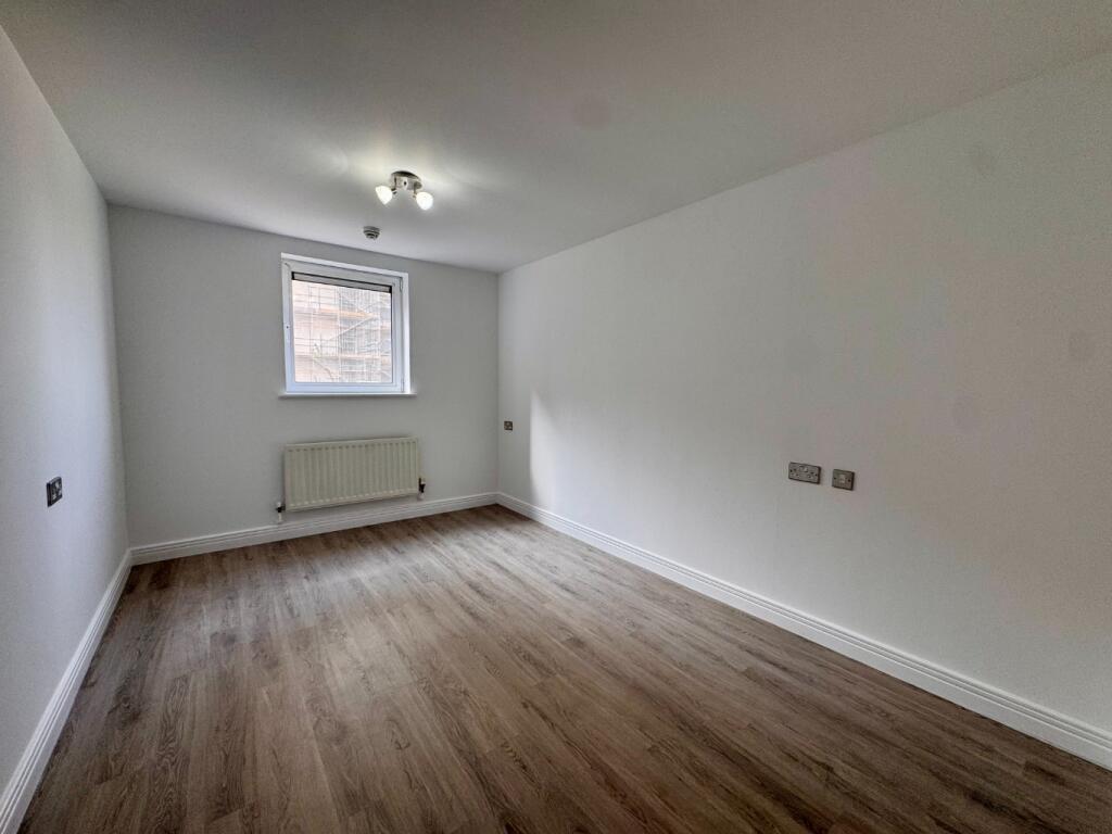 Erebus Drive, Thamesmead, London, SE28 0GE photo 4