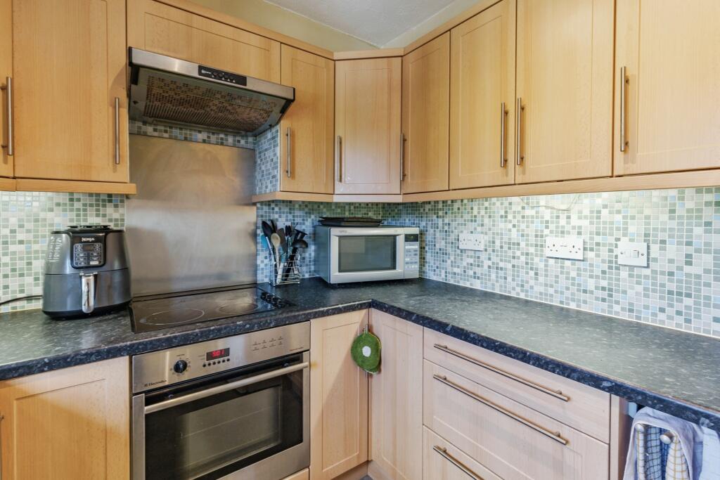 Apartment in Horsham, West Sussex - More