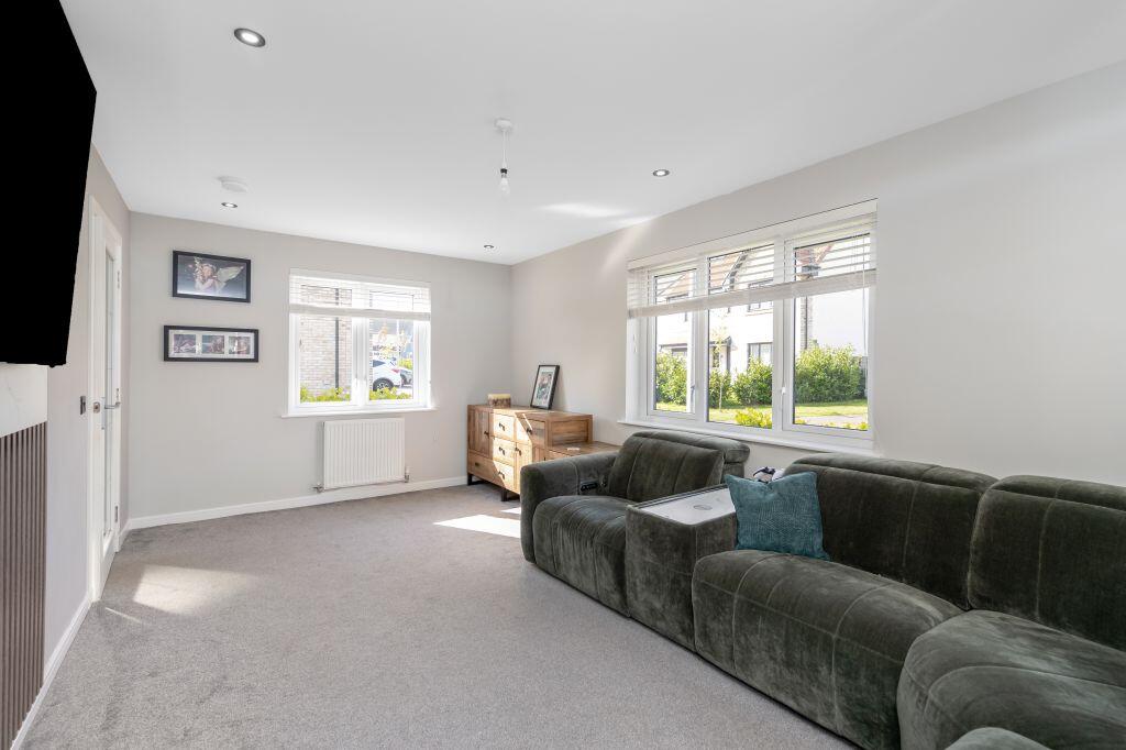 73 Seven Wells Crescent, East Calder, Livingston, EH53 0GT photo 4