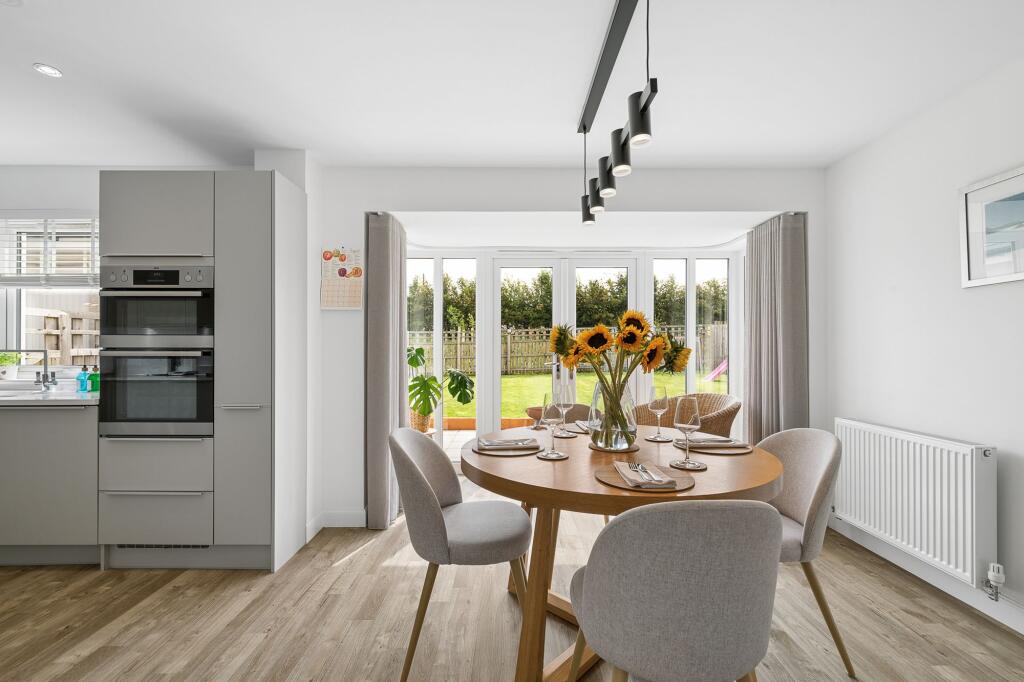 House in East Calder, Calderwood - View 5
