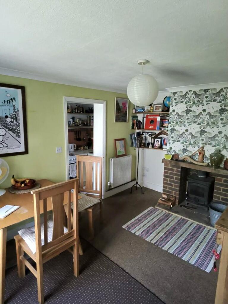 31 Common Road, Redhill, Surrey, RH1 6HG photo 4
