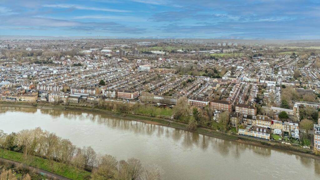 Main image of property: Mortlake High Street,
Mortlake, SW14