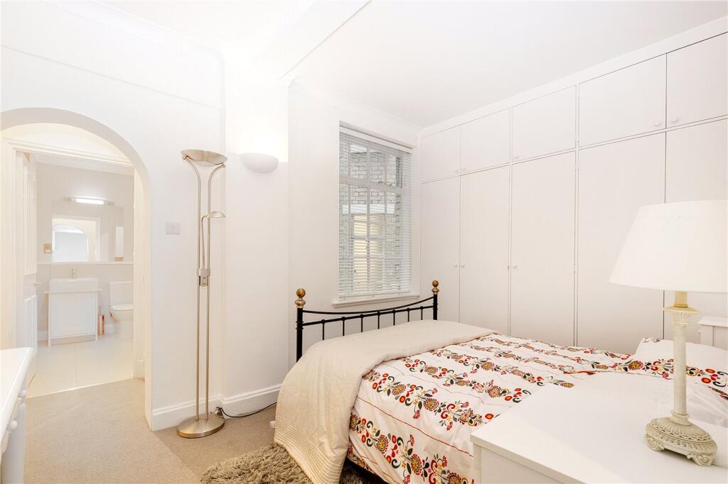 Apartment in London - View 5