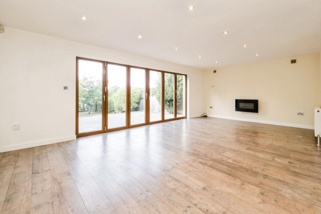 House in Epping Forest, Lambourne End, Lambourne - View 4