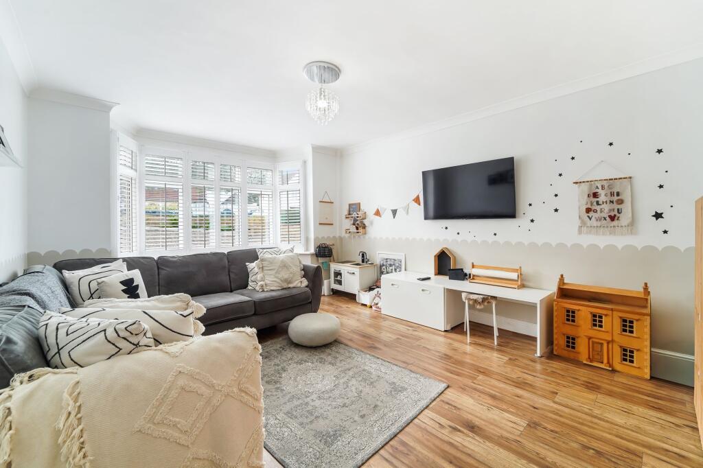 House in Epsom, Nork - More