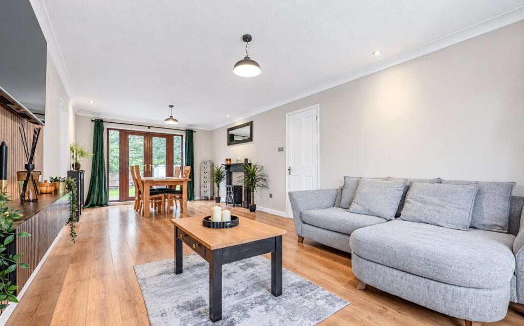 Simons Close, Crowborough, TN6 2XU photo 2