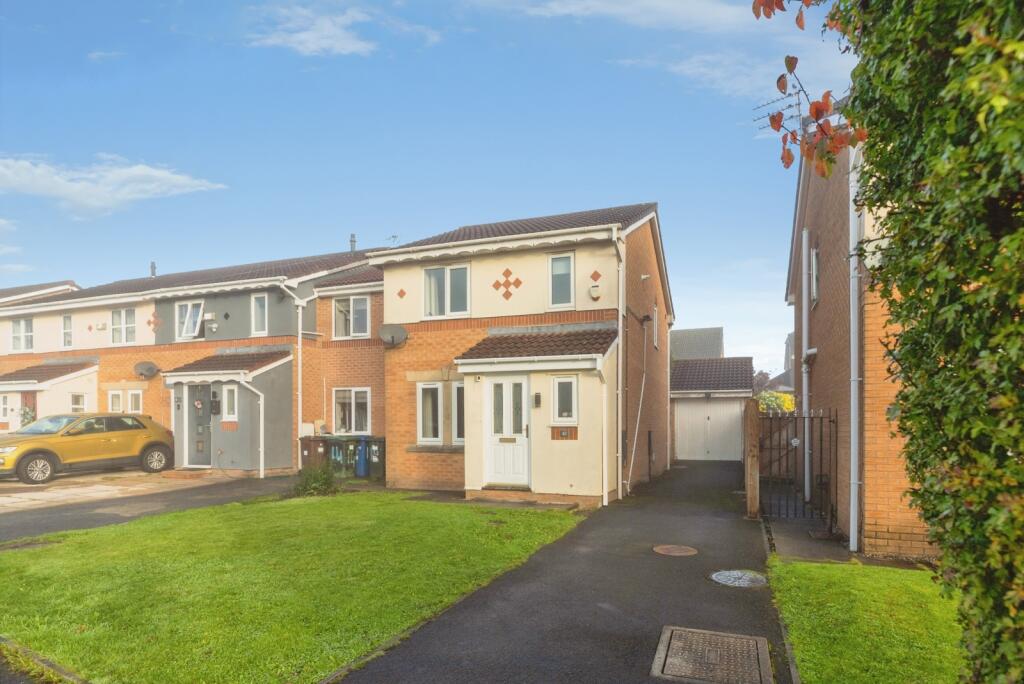 Main image of property: Gilwood Grove, Middleton, Manchester, Greater Manchester, M24