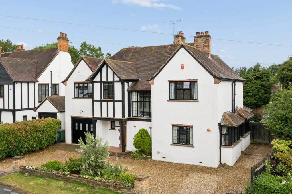 Main image of property: The Queensway, Chalfont St. Peter, Gerrards Cross, Buckinghamshire, SL9
