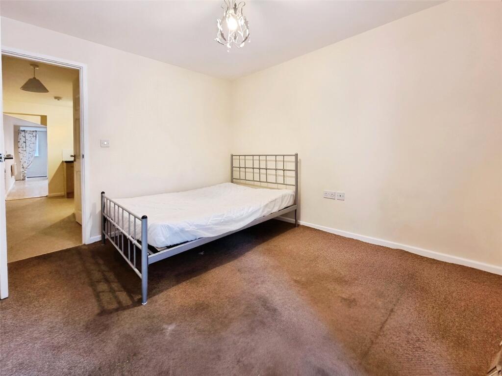 Hucknall Road, Nottingham, Nottinghamshire, NG5 - More