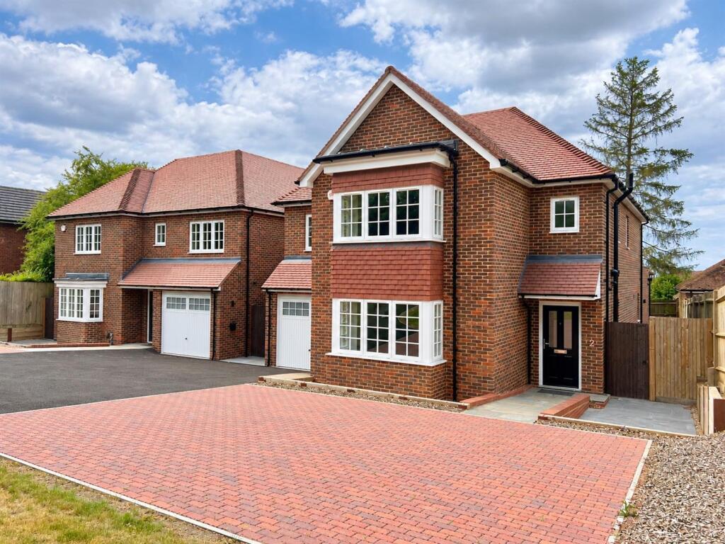 Main image of property: LEATHERHEAD ROAD, BOOKHAM, SURREY
